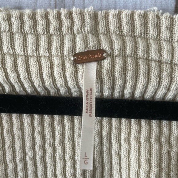 FREE PEOPLE V-NECK SWEATSHIRT - Picture 3 of 6